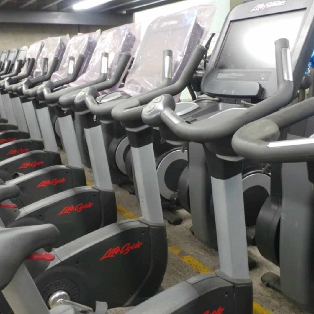 Life Fitness Lifecyle 95C-06 Elevation Series Upright Bike Discover SE ex gym equipment for sale