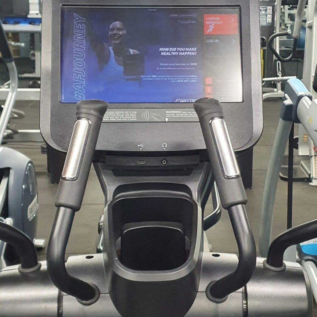 Life Fitness Elevation Series Cross Trainer w/ Discover SE3 user view